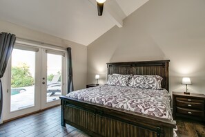 3 bedrooms, iron/ironing board, travel crib, free WiFi