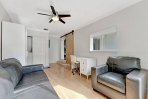 Téléviseur, bureau