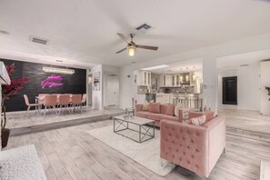 Televisión, Netflix, servicios de streaming y oficina 