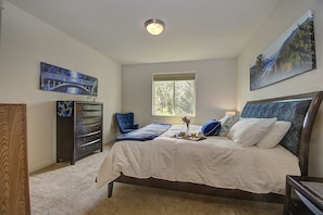 3 bedrooms, desk, iron/ironing board, travel crib