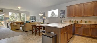 Beautiful & pet friendly! Close to Downtown and Hwy