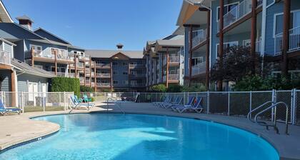 Waterfront Condo unit D201 with BOAT SLIP, Pool, Hot Tub, underground Parking