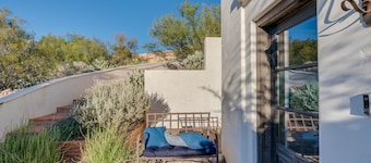 Foothills Luxury Casita with Private Pickleball Court