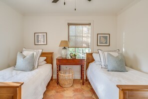 2 bedrooms, iron/ironing board, travel cot, free WiFi