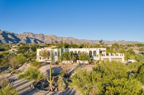 Foothills Luxury Casita with Private Pickleball Court 