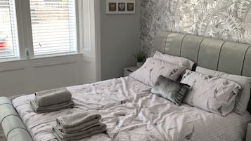 2 bedrooms, iron/ironing board, free WiFi, bed sheets