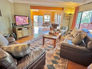TV, fireplace, stereo - Lazy Bear Cabin- BBQ* FirePit* Goldwater Lake* (Prescott)