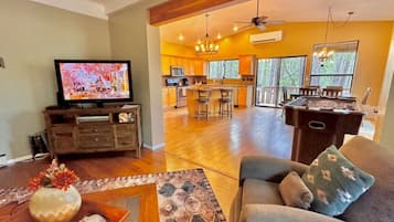 TV, fireplace, stereo