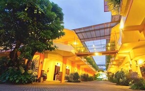 Exterior - Puri Perdana Hotel & Convention Hall (Blitar)