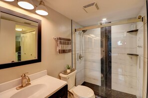Condo (Palm Beach Landings A606) | Baño