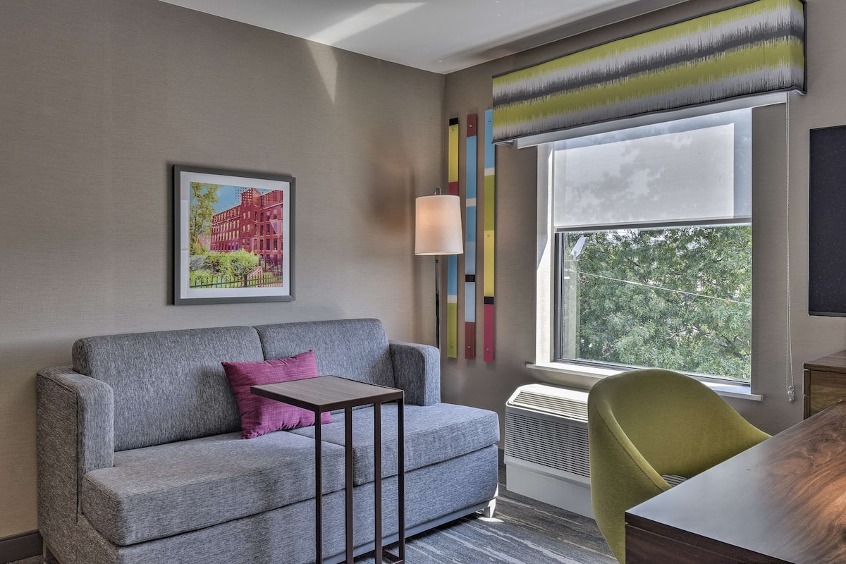 in-room safe, individually decorated, individually furnished, desk