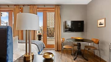 Luxury Junior Suite with Balcony. | Premium bedding, pillowtop beds, in-room safe, individually decorated