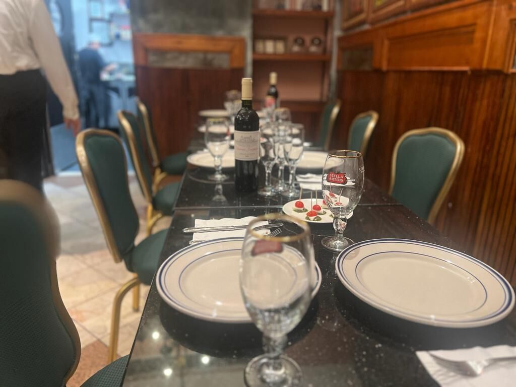 午餐，供應晚餐和早午餐