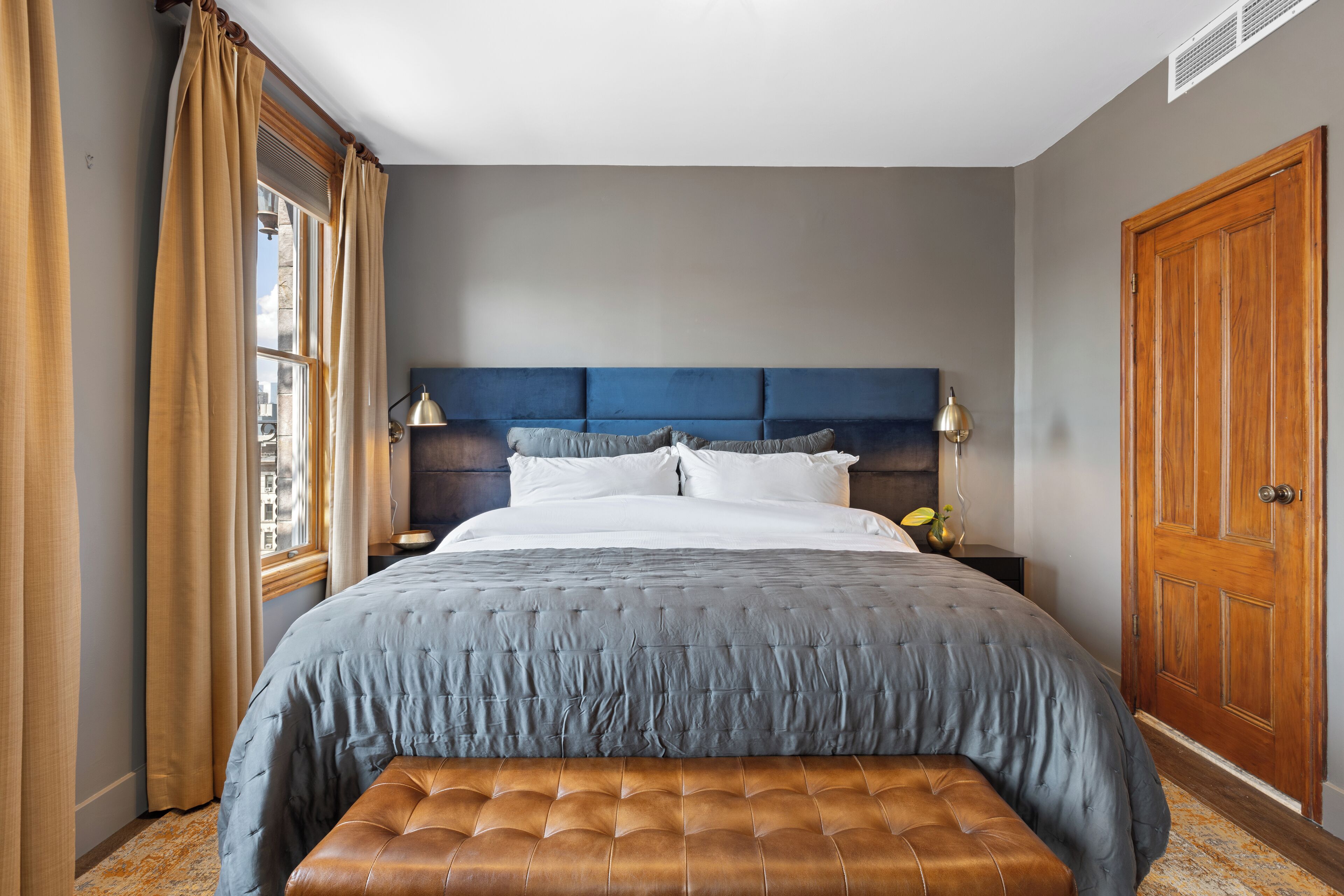 The Historic Blue Moon Hotel - NYC Reviews, Deals & Photos 2026