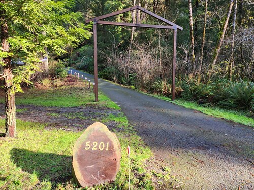 Redwood Hideout Guest Quarters
