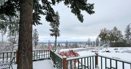Lovely Retreat Next to the Lake & Close to Downtown Couer d’Alene