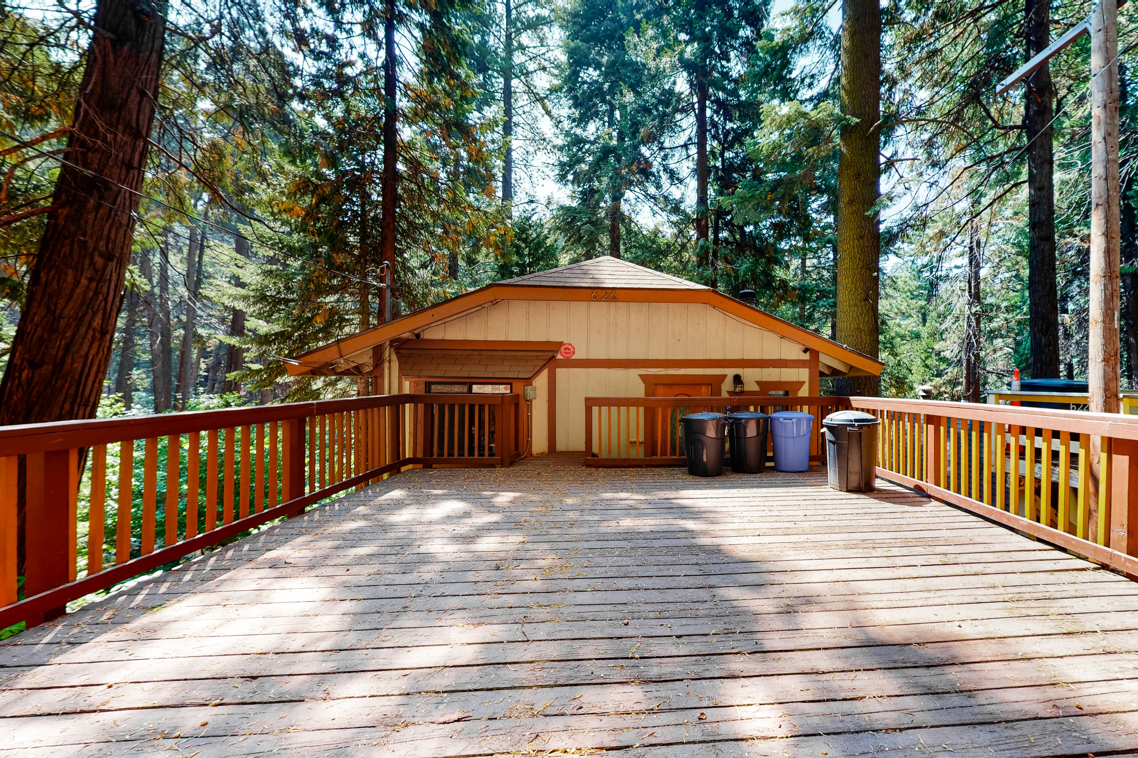 Dog-friendly mountain cabin w/ full kitchen, wood fireplace, and wet bar