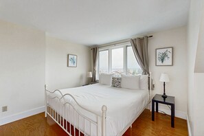 2 chambres, fer et planche à repasser, Wi-Fi, draps fournis