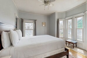 2 chambres, fer et planche à repasser, Wi-Fi, draps fournis