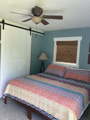 3 bedrooms, iron/ironing board, travel crib, WiFi - 3 Bedroom 2 Bath with Bonus Outdoor Shower (Cocoa Beach)
