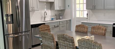 Frigorífic, microones, forn i placa de cuina