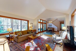 TV, fireplace, stereo