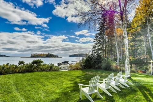 Oceanfront two-story house with wraparound deck & gas grill - snowbird-friendly