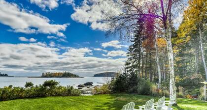 Oceanfront two-story house with wraparound deck & gas grill - snowbird-friendly