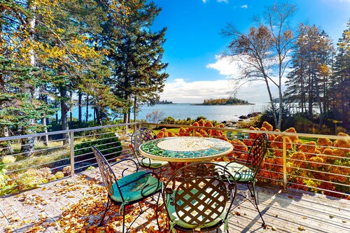 Oceanfront two-story house with wraparound deck & gas grill - snowbird-friendly