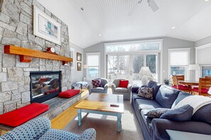 TV, fireplace, stereo