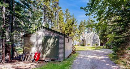 Dog-friendly, waterfront home on St. George River with shore access, great views