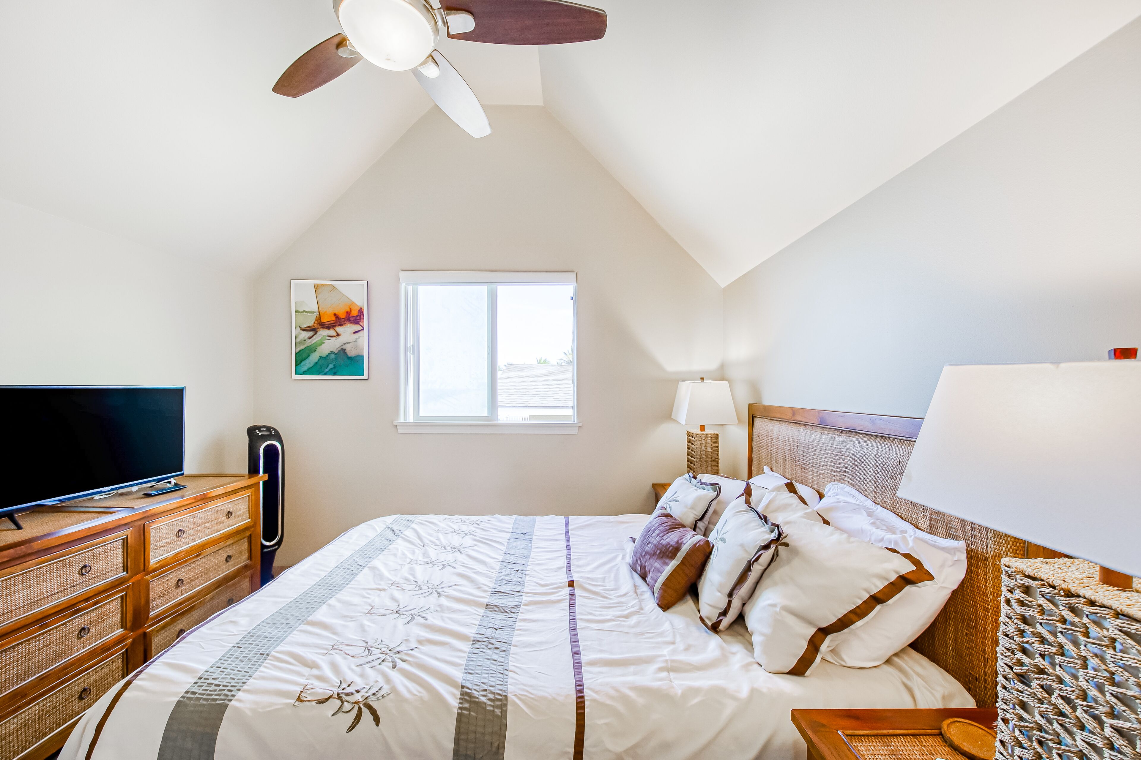 3 bedrooms, iron/ironing board, internet, bed sheets