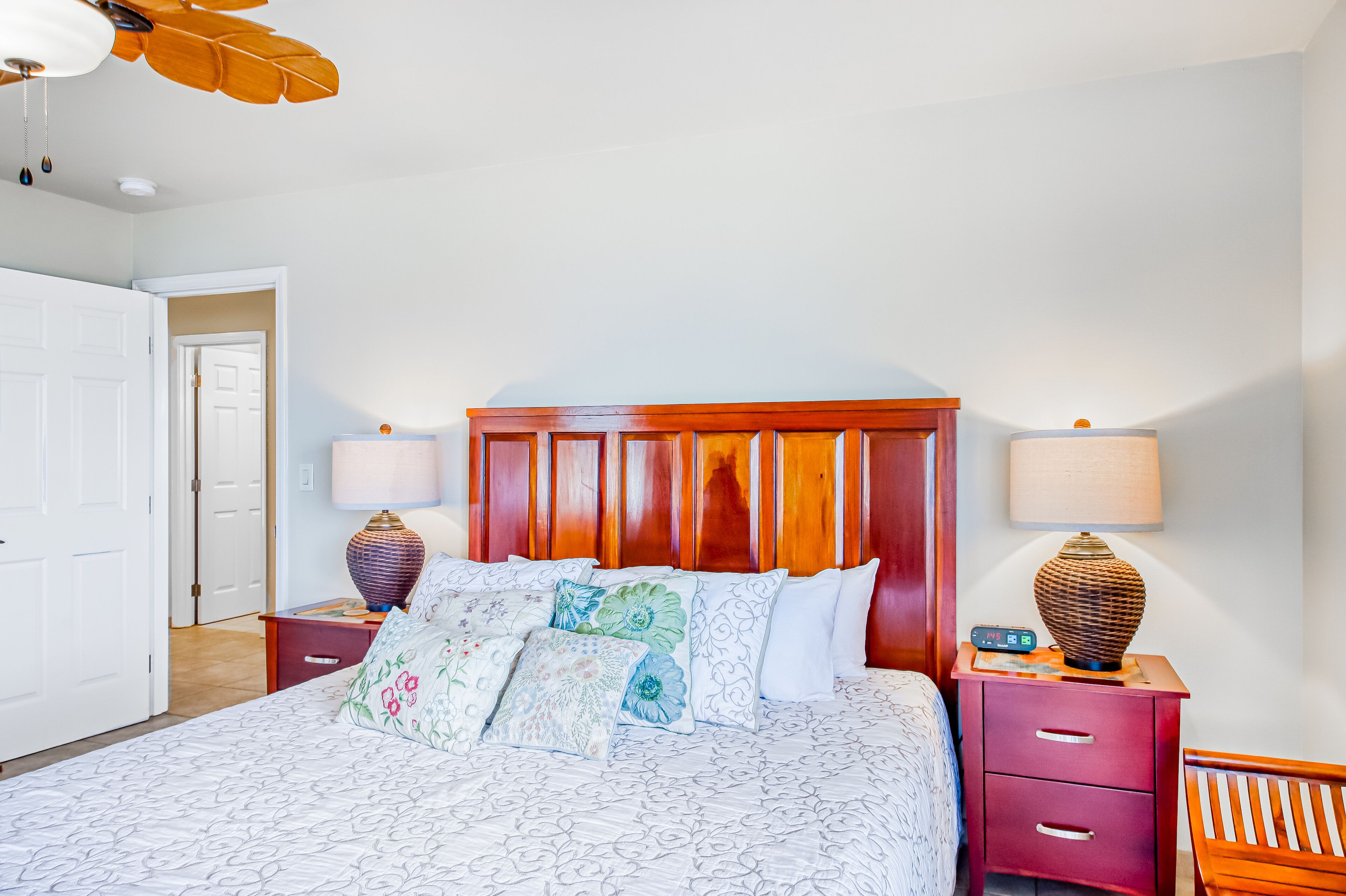 3 bedrooms, iron/ironing board, internet, bed sheets