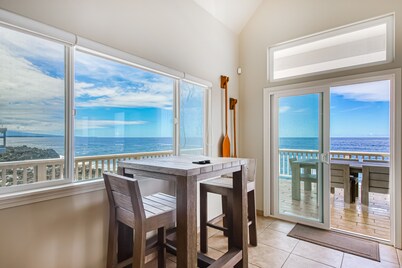 Oceanfront Home w/ Incredible Lanai, Great Ocean View, WiFi, Washer/Dryer