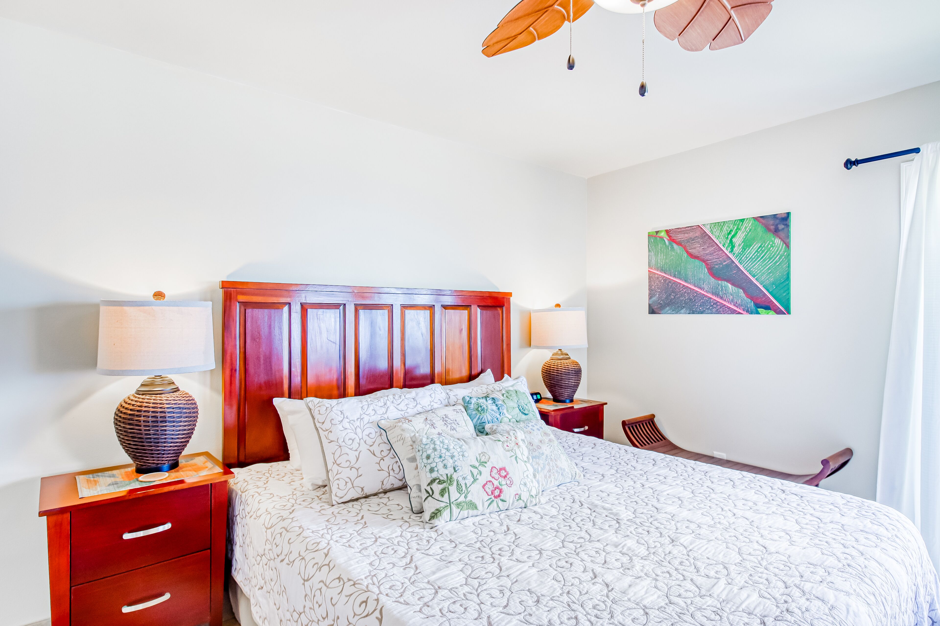 3 bedrooms, iron/ironing board, internet, bed sheets