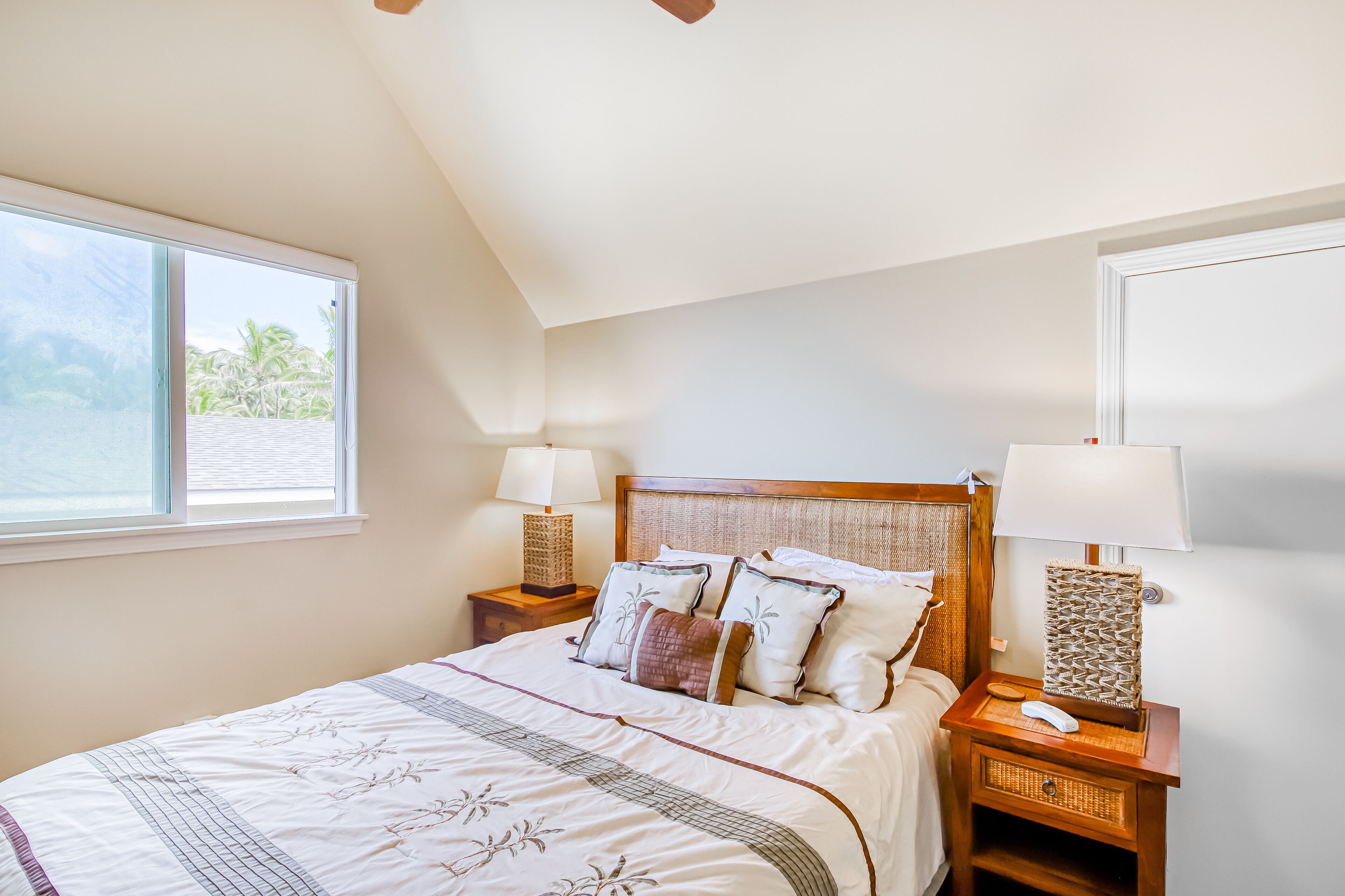 3 bedrooms, iron/ironing board, internet, bed sheets