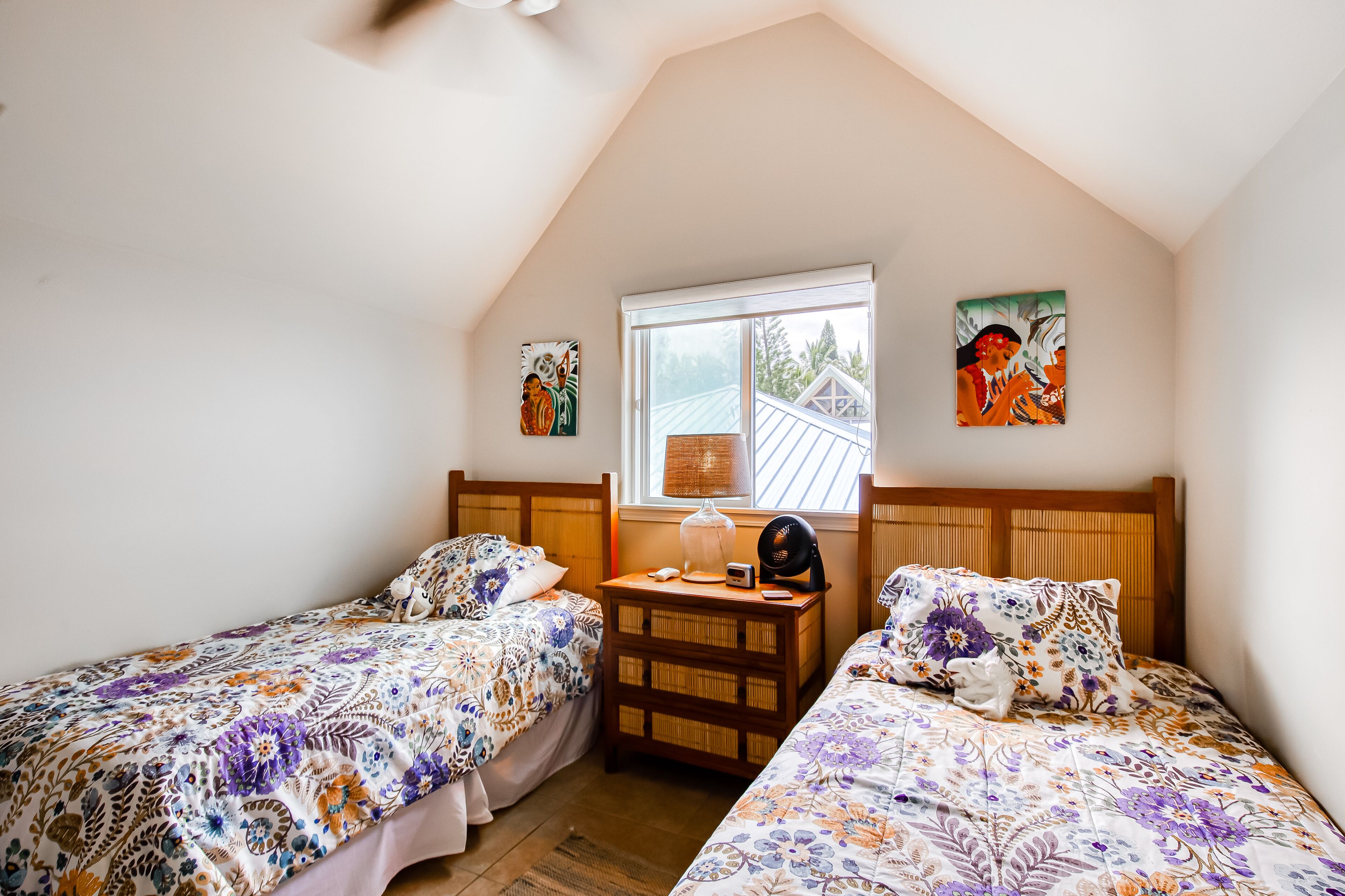 3 bedrooms, iron/ironing board, internet, bed sheets