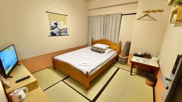 5 bedrooms, desk, iron/ironing board, free WiFi