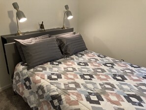 4 bedrooms, desk, iron/ironing board, free WiFi