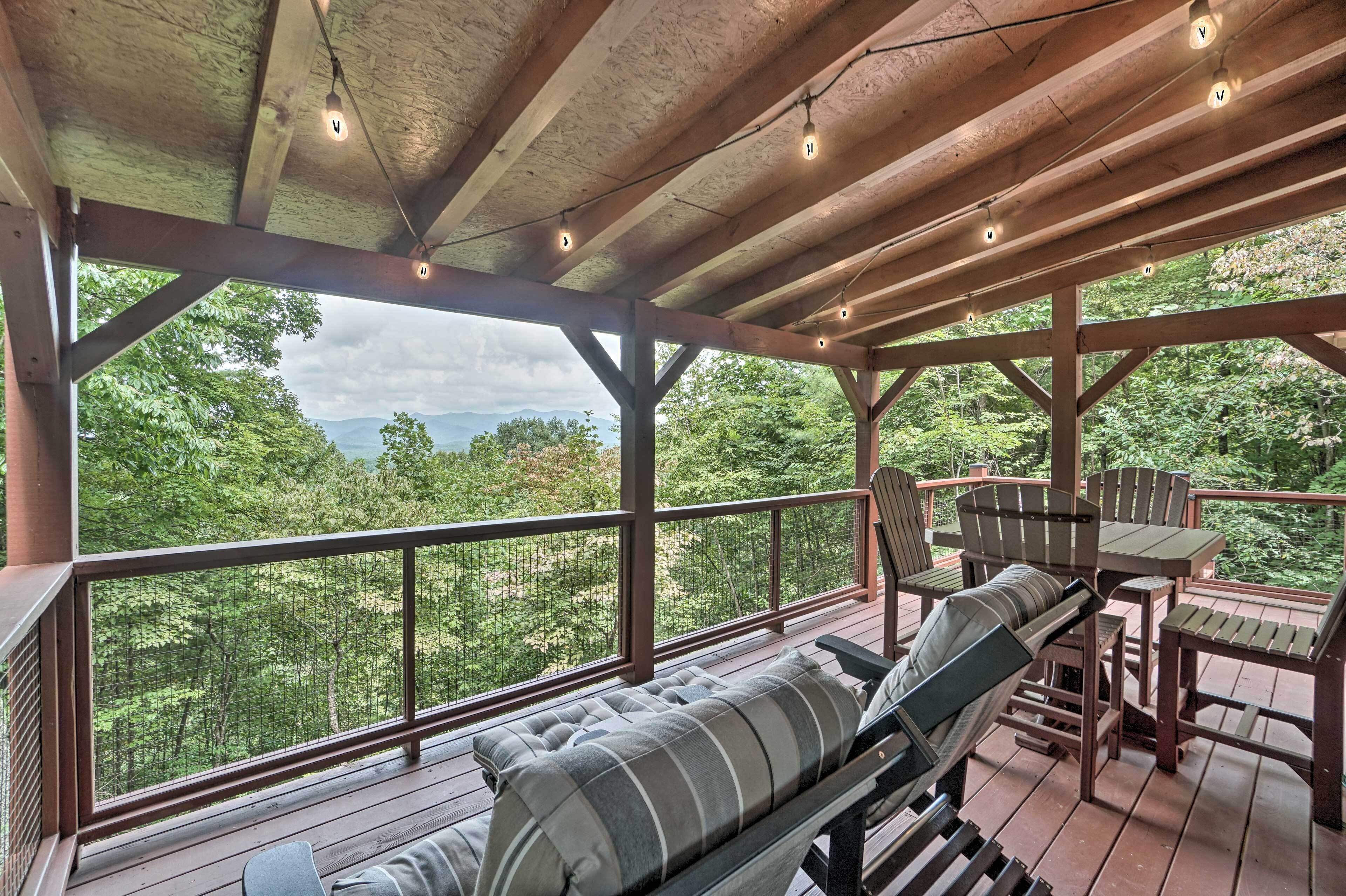 ‘Yellow Mountain’ Blairsville Cabin w/ Scenic Deck