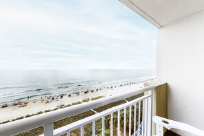 Property grounds - 8th-Floor Oceanfront Condo w/Private Balcony, Shared Pools, Hot Tub, & Fast WiFi (North Myrtle Beach)