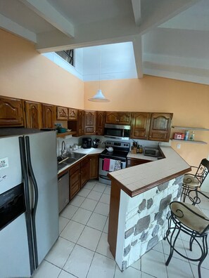 Microwave, oven, dishwasher, coffee/tea maker - Tranquil Songs of Paradise~ A home away from home to soothe and refresh souls!😎 (Christiansted)