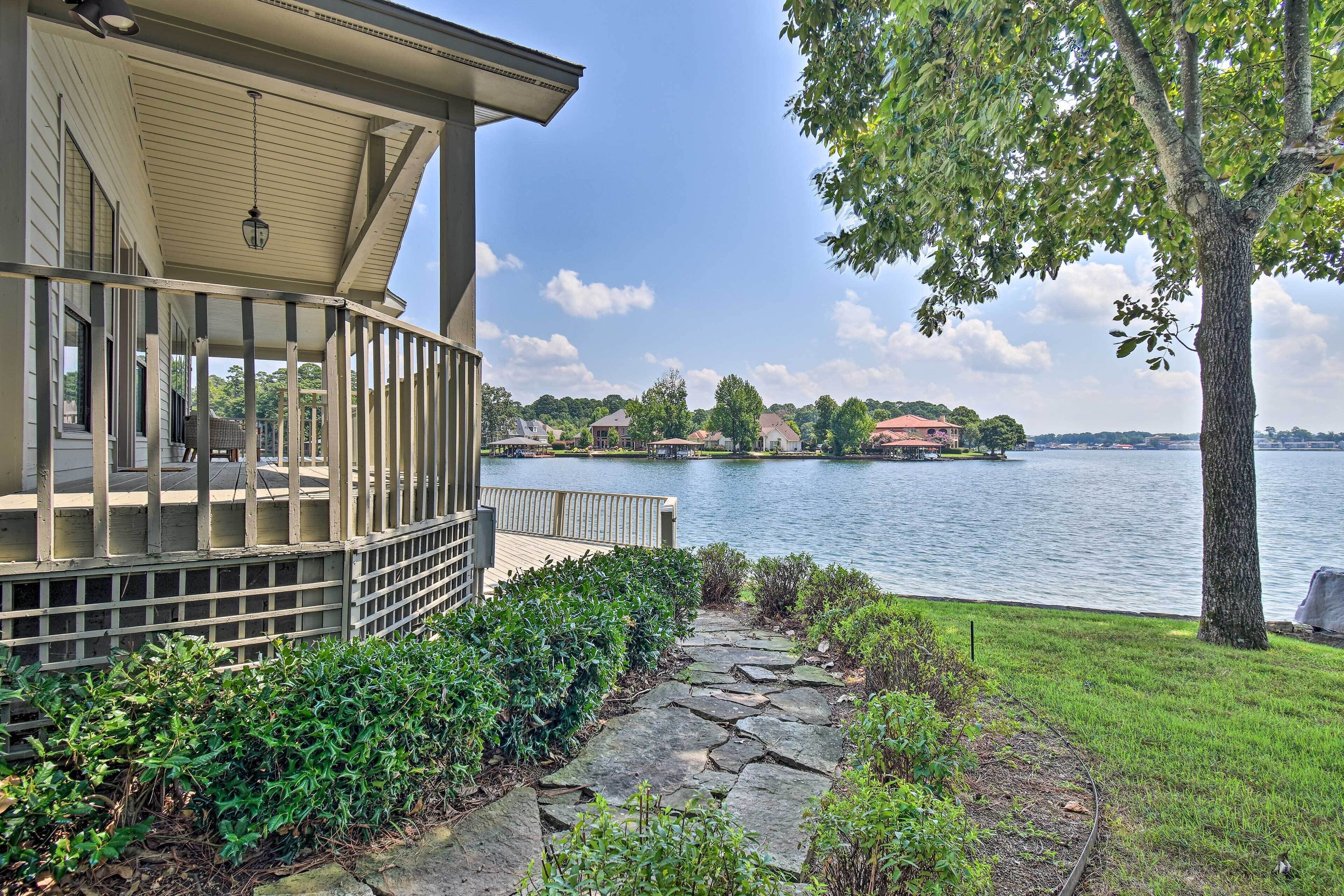 Waterfront Lake Hamilton Home w/ Porch & Deck!