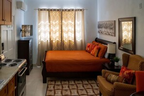 1 habitación, escritorio, tabla de planchar con plancha y wifi gratis 