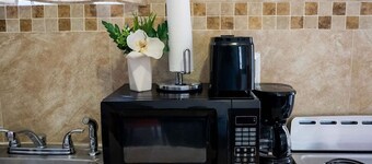 
5 min drive to Junkanoo Beach, Arawak Cay, Ardastra Garden & Zoo & Attractions