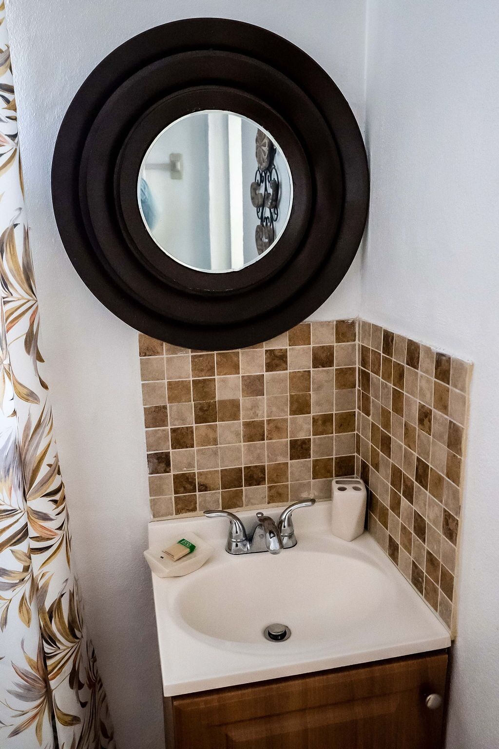 Combined shower/tub, hair dryer, towels, soap