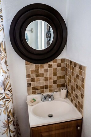 Combined shower/bathtub, hair dryer, towels, soap - 
5 min drive to Junkanoo Beach, Arawak Cay, Ardastra Garden & Zoo & Attractions (Nassau)