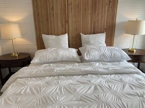 4 bedrooms, desk, iron/ironing board, travel cot