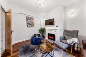 TV, fireplace, Netflix, streaming services