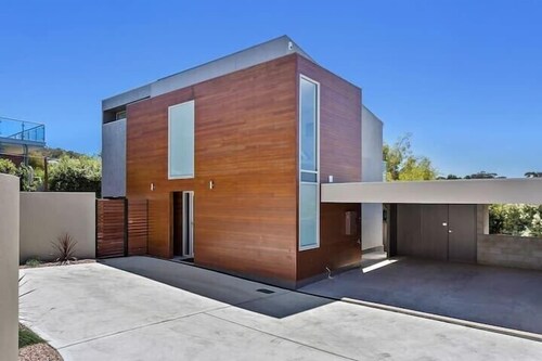 Architect Designed Coastal Retreat with Views